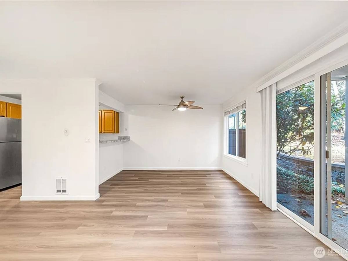 Apartment for rent at 10026 NE 127th Place, Kirkland, WA 98034