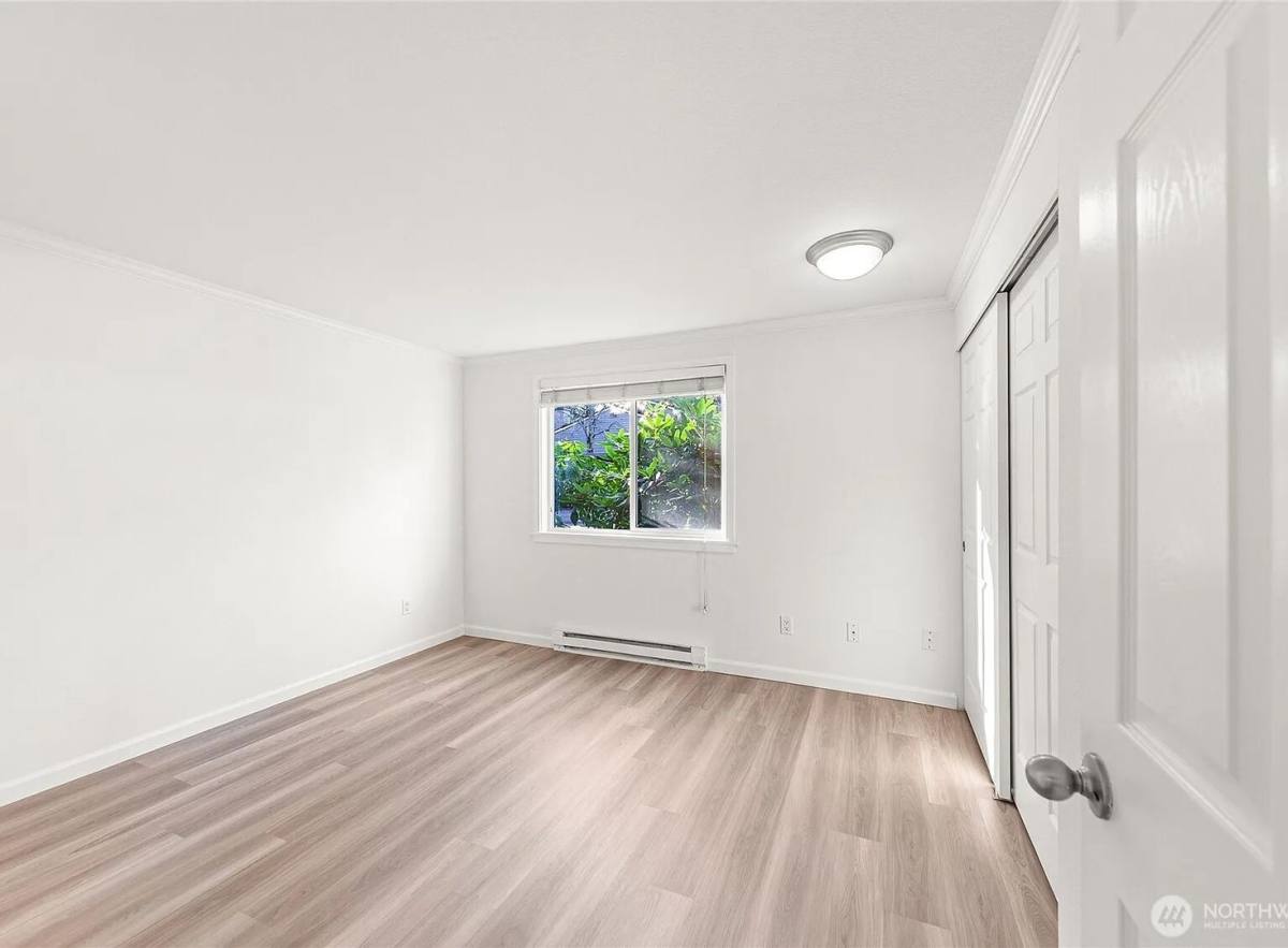 Apartment for rent at 10026 NE 127th Place, Kirkland, WA 98034