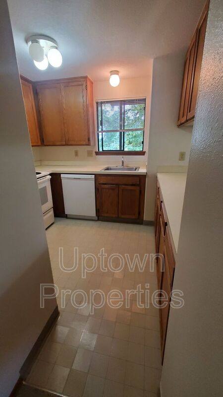 Townhouse for rent at 1516 SW Dewitt St, Portland, OR 97239
