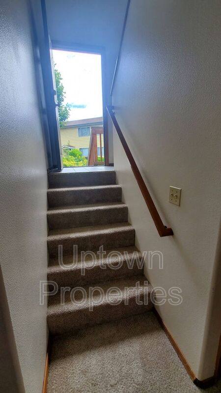 Townhouse for rent at 1516 SW Dewitt St, Portland, OR 97239