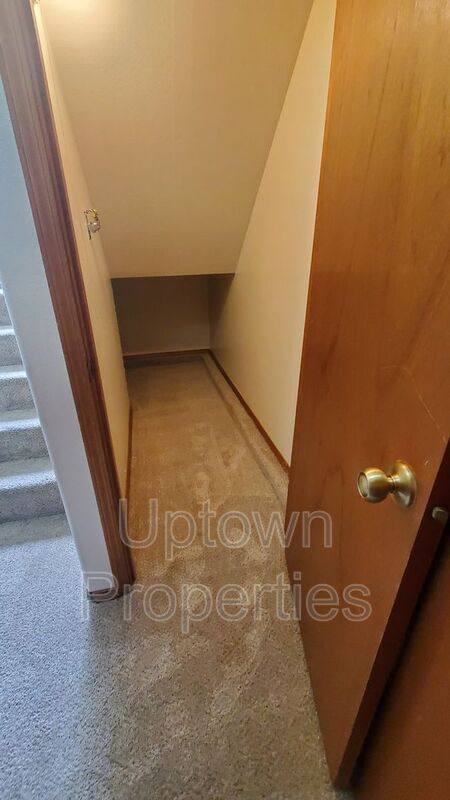 Townhouse for rent at 1516 SW Dewitt St, Portland, OR 97239