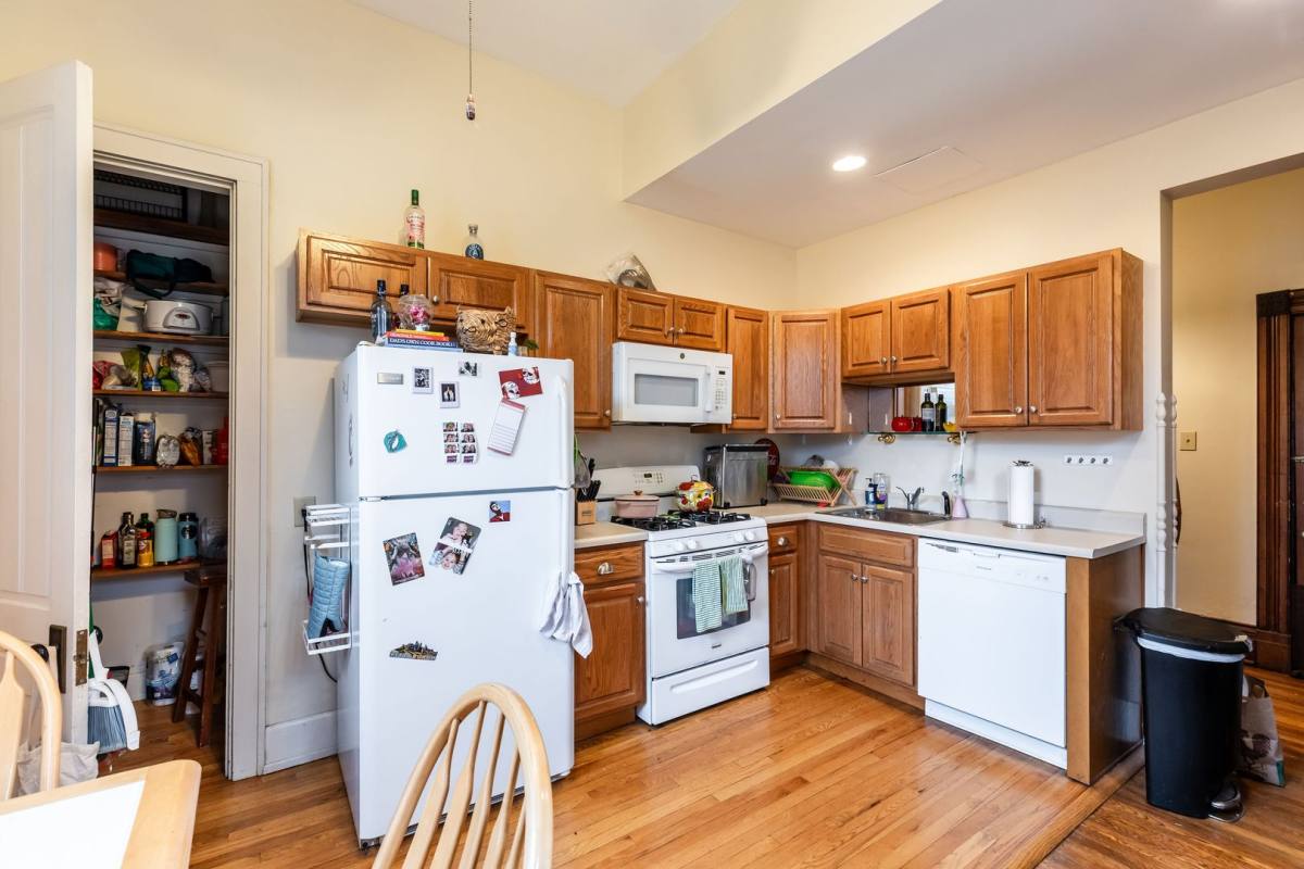 Apartment for rent at 634 Greenup St, Covington, KY 41011
