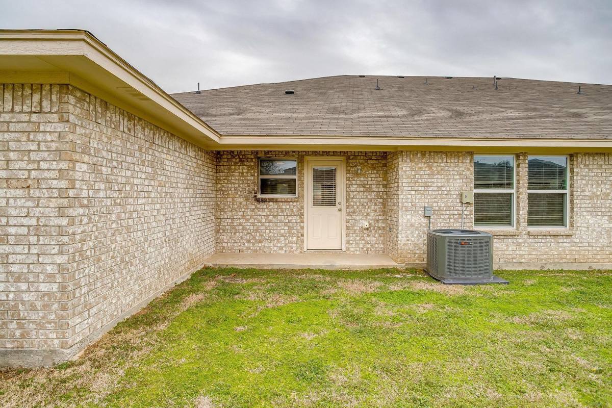 Apartment for rent at 1606 A Granbury Rd, Cleburne, TX 76033