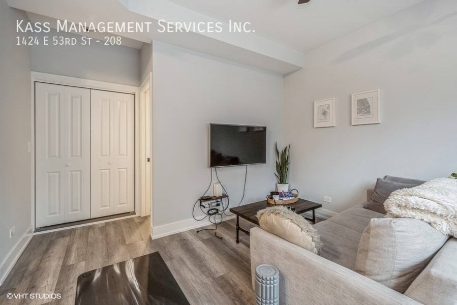 Condo for rent at 1424 E 53rd St, Chicago, IL 60615