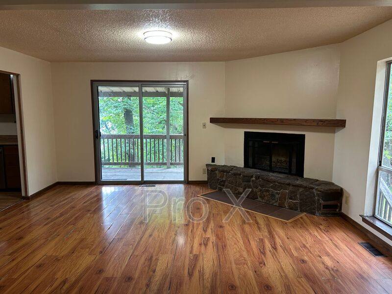 House for rent at 21090 Greycliff Rd, Rogers, AR 72756