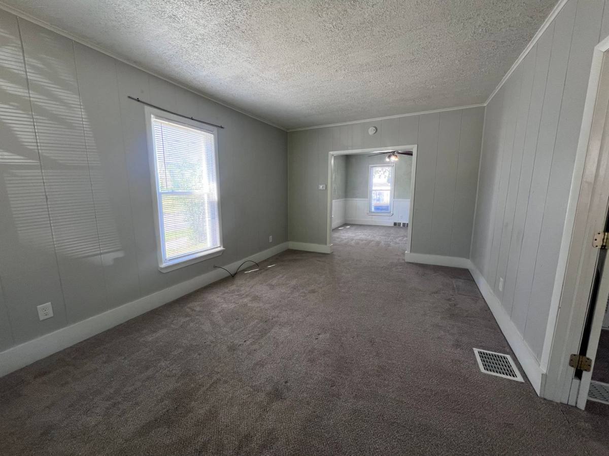 Townhouse for rent at 2037 Paris Ave NE, Grand Rapids, MI 49505