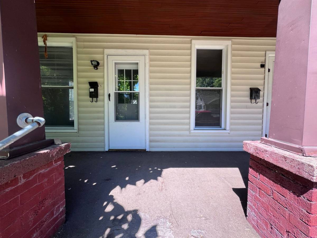 Townhouse for rent at 2037 Paris Ave NE, Grand Rapids, MI 49505