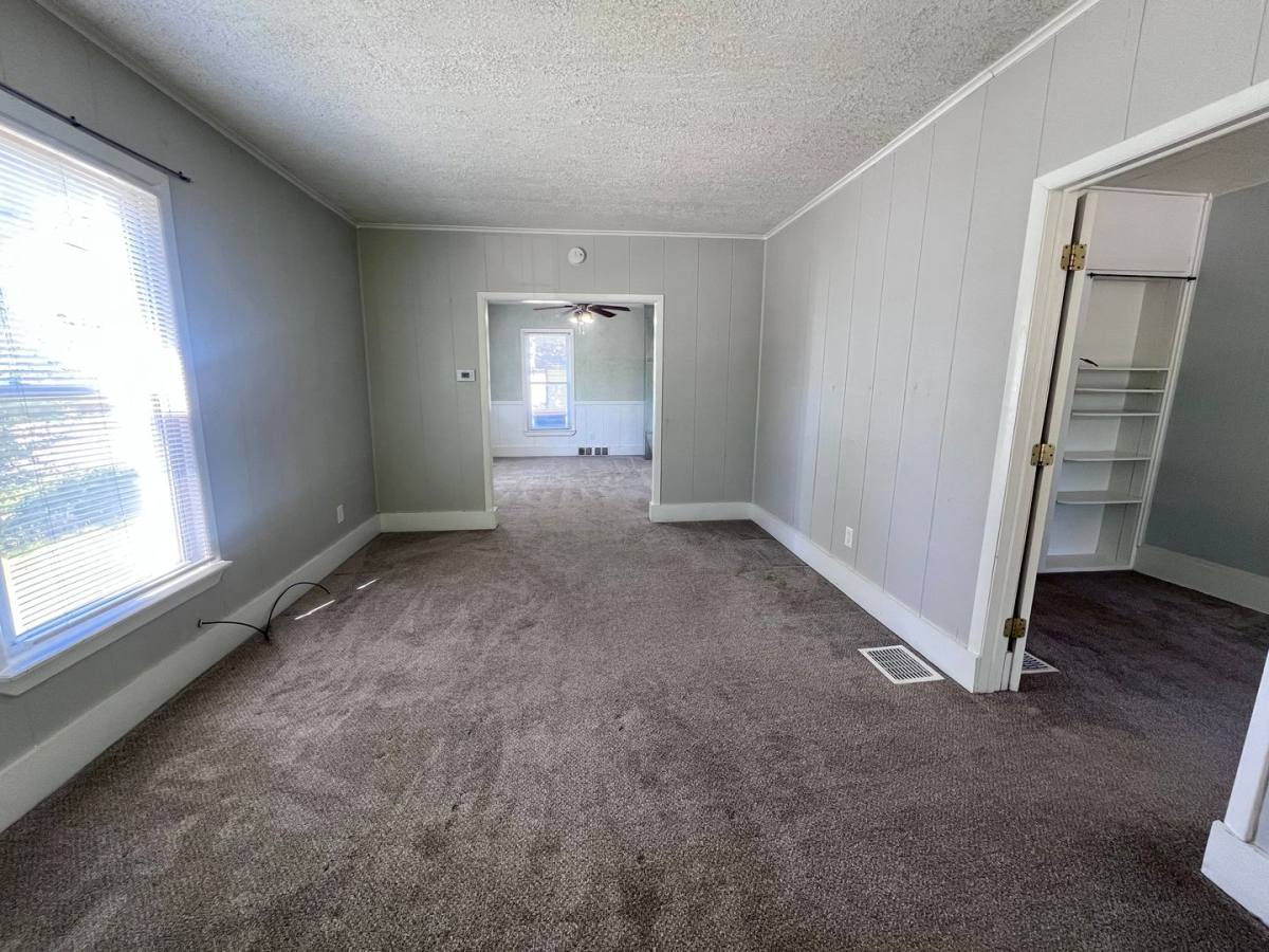 Townhouse for rent at 2037 Paris Ave NE, Grand Rapids, MI 49505