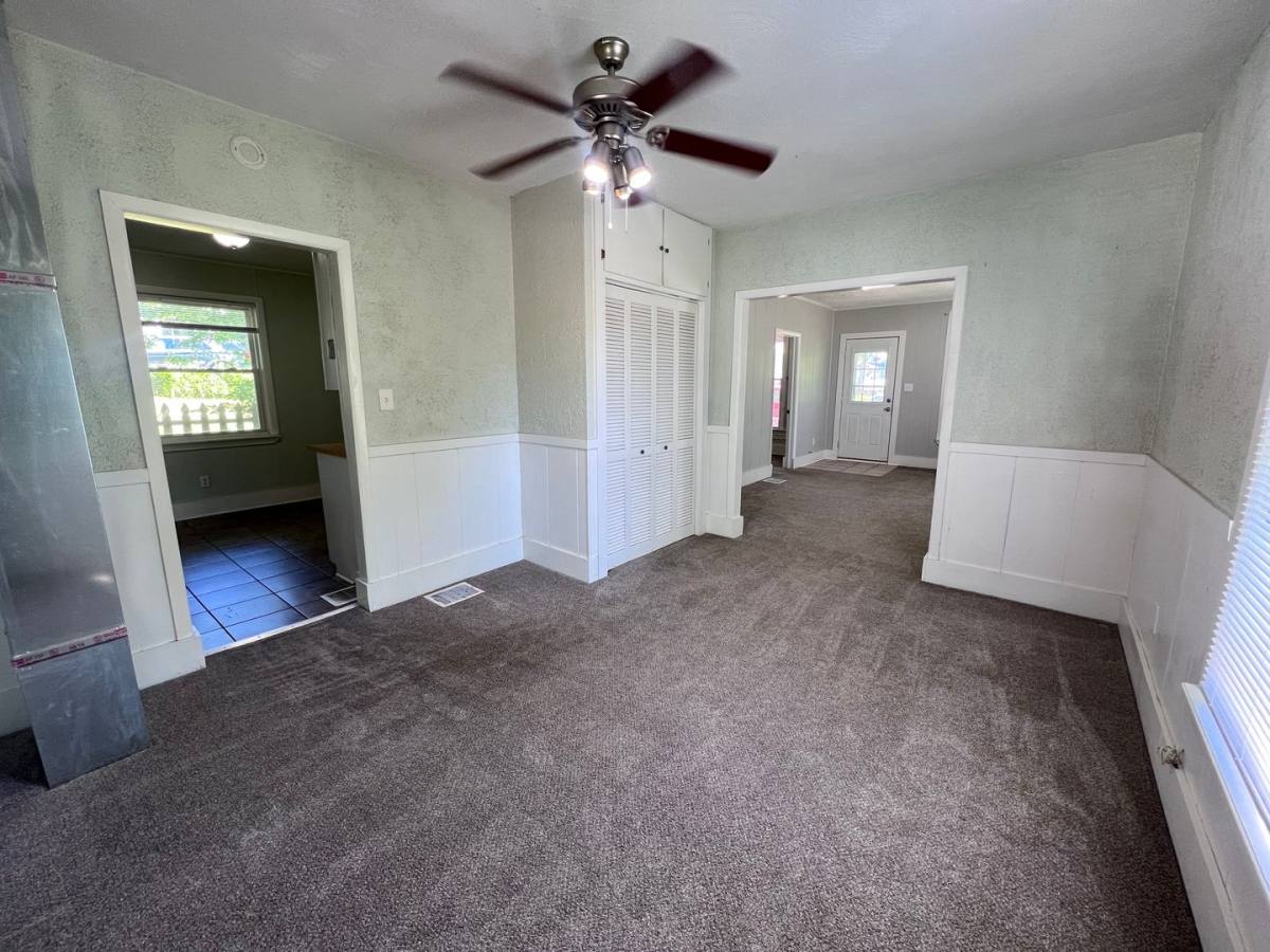 Townhouse for rent at 2037 Paris Ave NE, Grand Rapids, MI 49505
