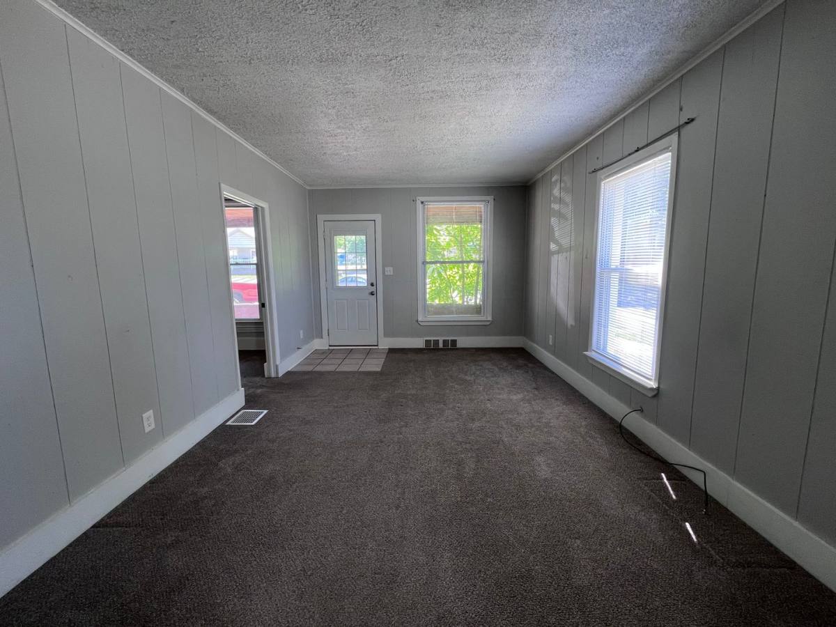 Townhouse for rent at 2037 Paris Ave NE, Grand Rapids, MI 49505