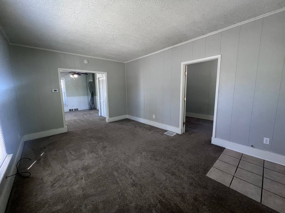 Townhouse for rent at 2037 Paris Ave NE, Grand Rapids, MI 49505