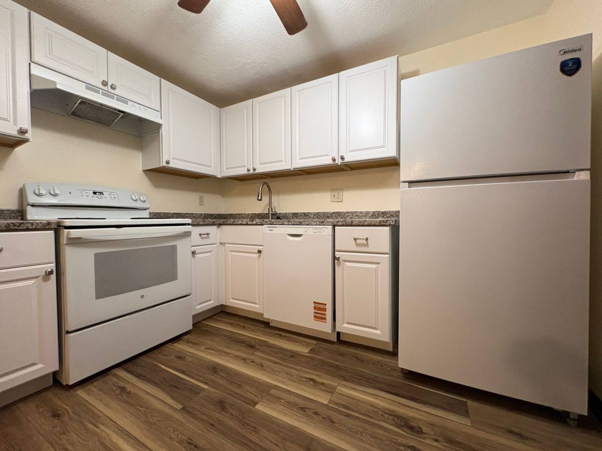 Condo for rent at 700 Robbins Ave, Dracut, MA 01826