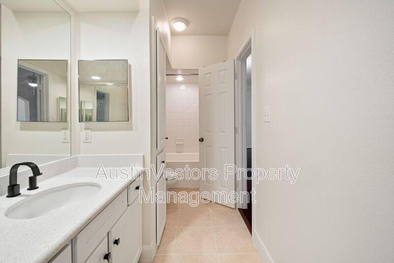 7701 Rialto Blvd #637, Austin, TX 78735 - Condo for Rent - Image 5