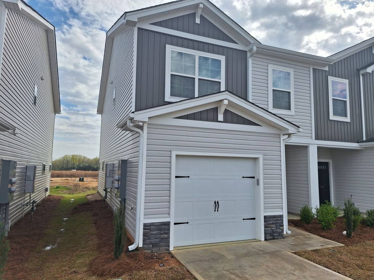 Townhouse for rent at 725 Gatestone Lane, Hopkins, SC 29061