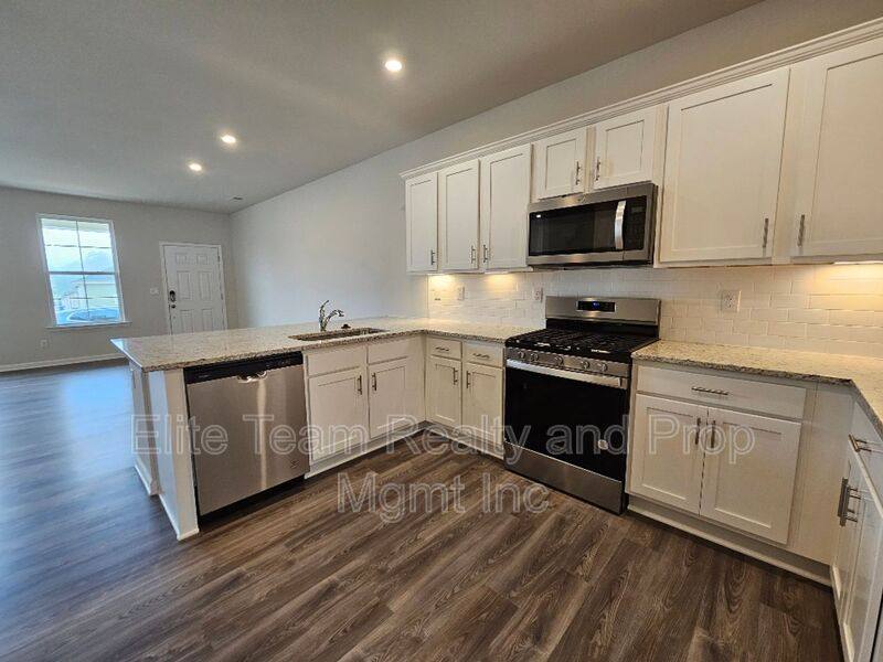 Townhouse for rent at 5416 Kinsbridge Dr, Charlotte, NC 28227