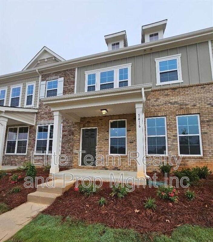 Townhouse for rent at 5416 Kinsbridge Dr, Charlotte, NC 28227