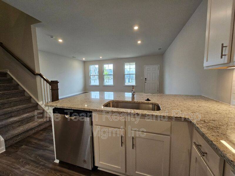 Townhouse for rent at 5416 Kinsbridge Dr, Charlotte, NC 28227