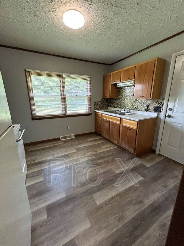 House for rent at 1007 E Monroe St, Pittsburg, KS 66762