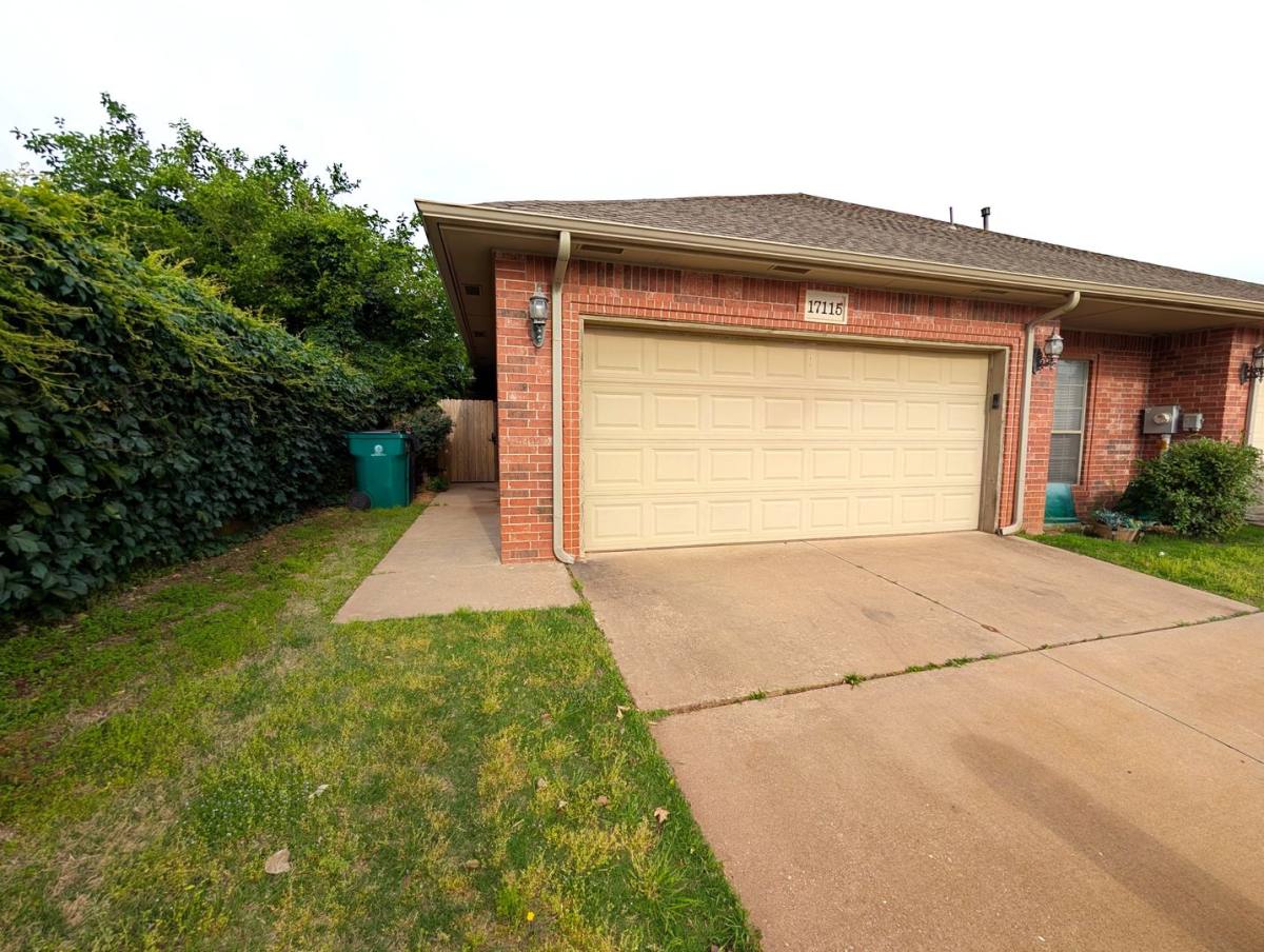 House for rent at 17115 Cedar Dr, Edmond, OK 73025