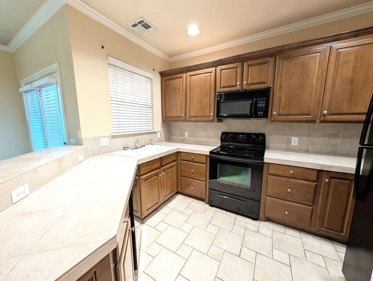 House for rent at 17115 Cedar Dr, Edmond, OK 73025