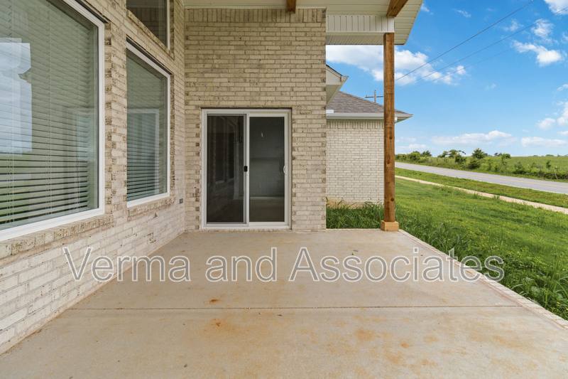 House for rent at 910 Trestle Lane, Centerton, AR 72719