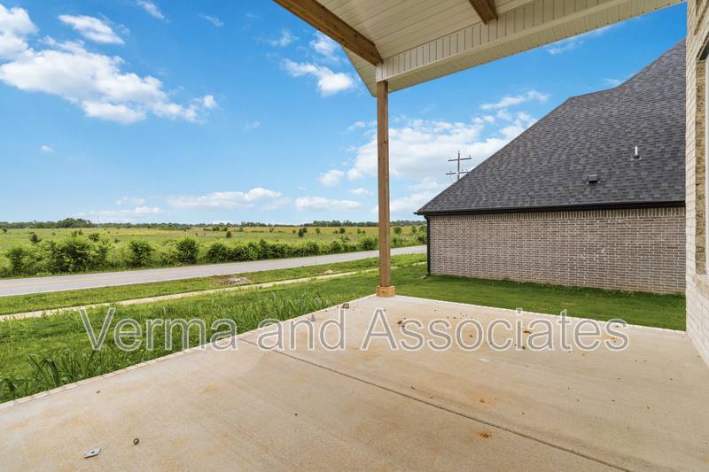 House for rent at 910 Trestle Lane, Centerton, AR 72719