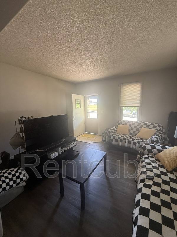Townhouse for rent at 232 Cardiff St, Dubuque, IA 52001