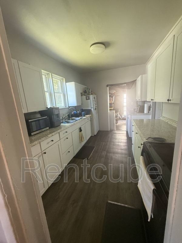 Townhouse for rent at 232 Cardiff St, Dubuque, IA 52001
