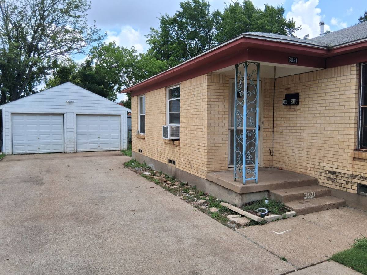Apartment for rent at 3019-3021 Avon St, Dallas, TX 75211