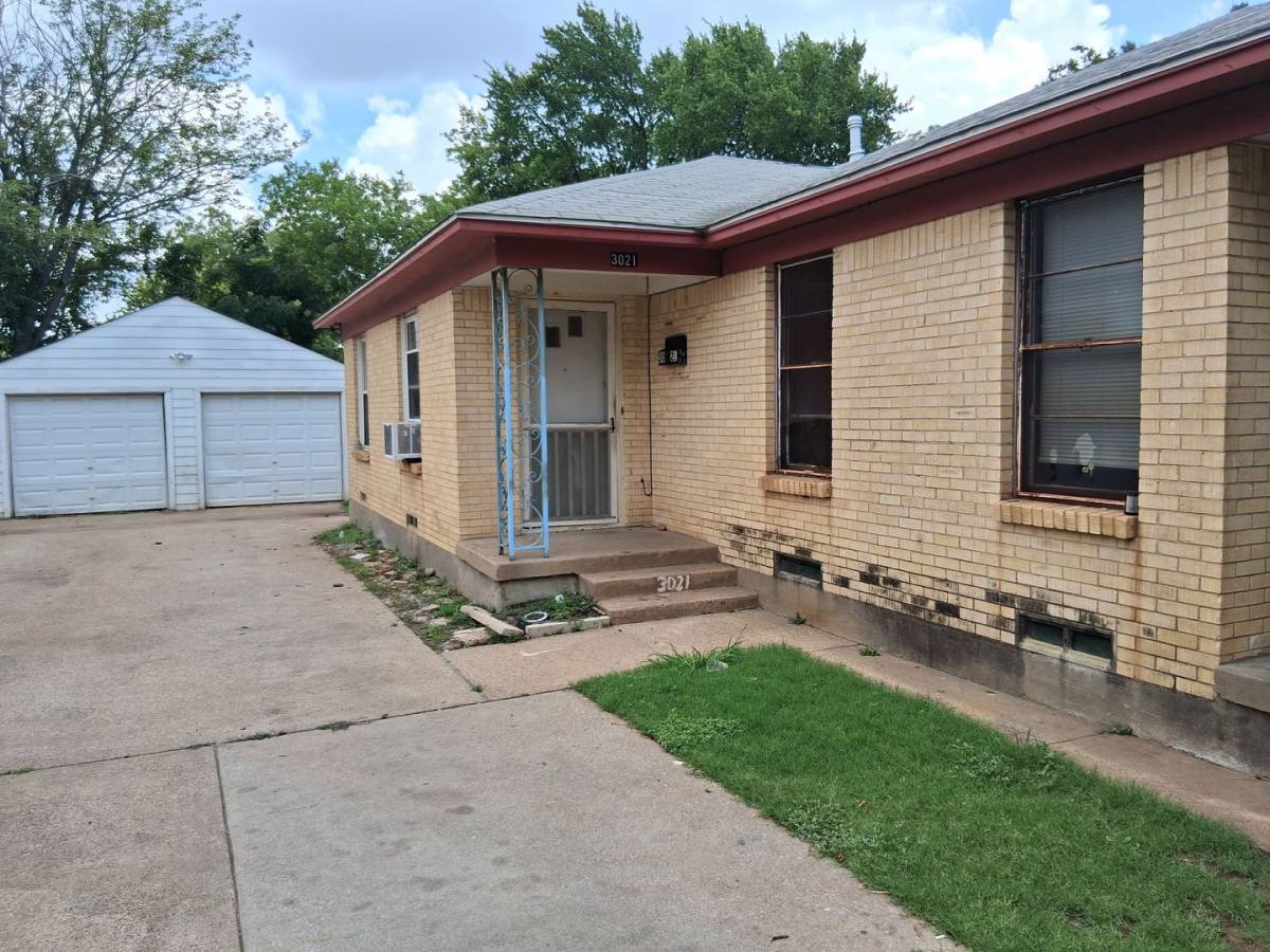 Apartment for rent at 3019-3021 Avon St, Dallas, TX 75211