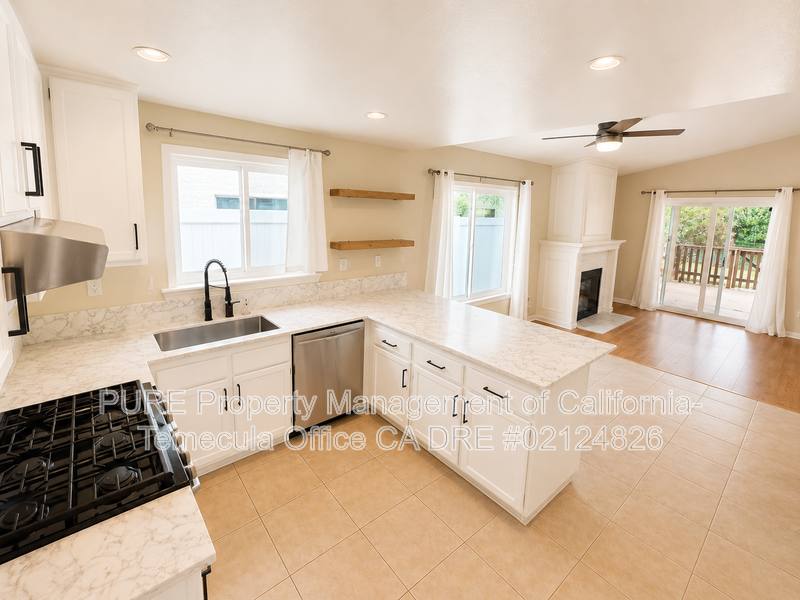 House for rent at 24650 Morningstar Dr, Murrieta, CA 92562