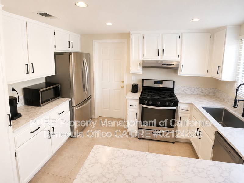 House for rent at 24650 Morningstar Dr, Murrieta, CA 92562