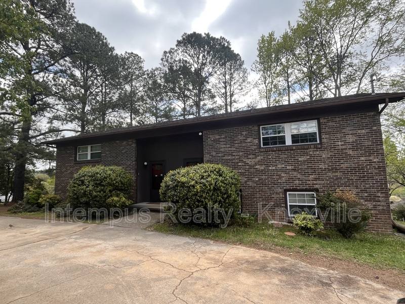 Townhouse for rent at 8738 Gleason Dr, Knoxville, TN 37923