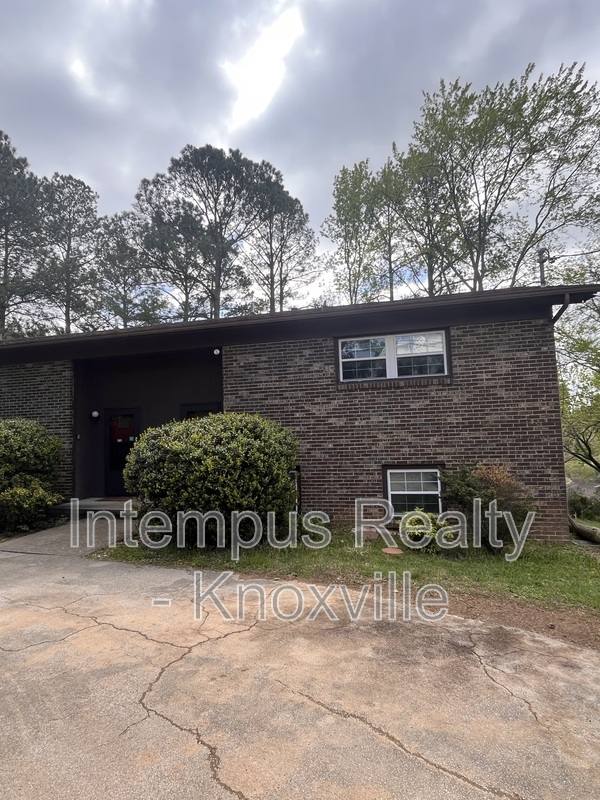 Townhouse for rent at 8738 Gleason Dr, Knoxville, TN 37923
