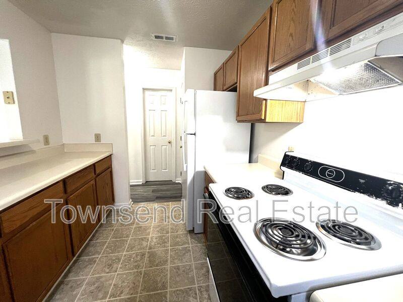 Townhouse for rent at 1044-2 Ancestry Dr, Fayetteville, NC 28304