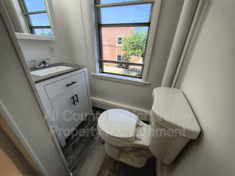 House for rent at 546 Thomas St, Bethlehem, PA 18015