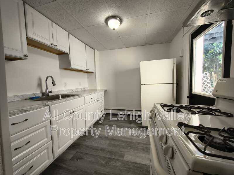 House for rent at 546 Thomas St, Bethlehem, PA 18015
