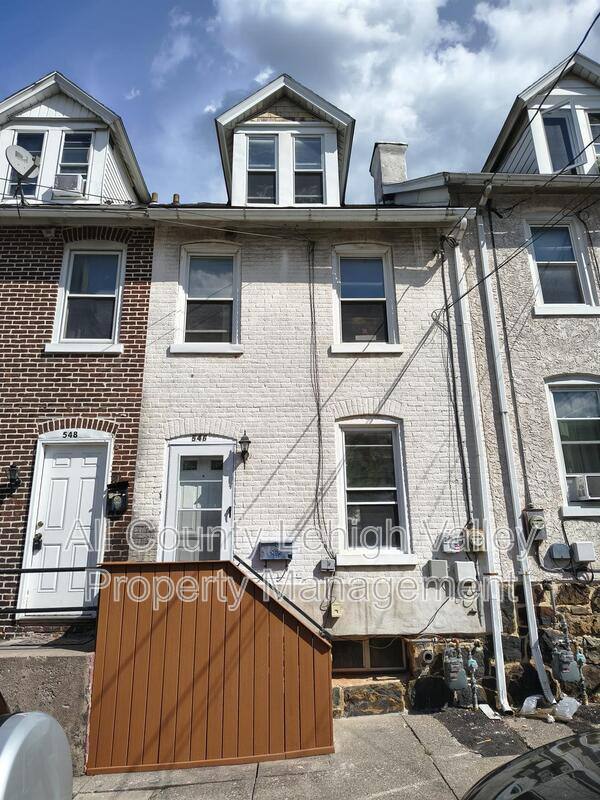 House for rent at 546 Thomas St, Bethlehem, PA 18015