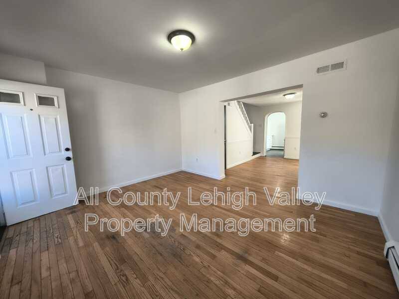 House for rent at 546 Thomas St, Bethlehem, PA 18015
