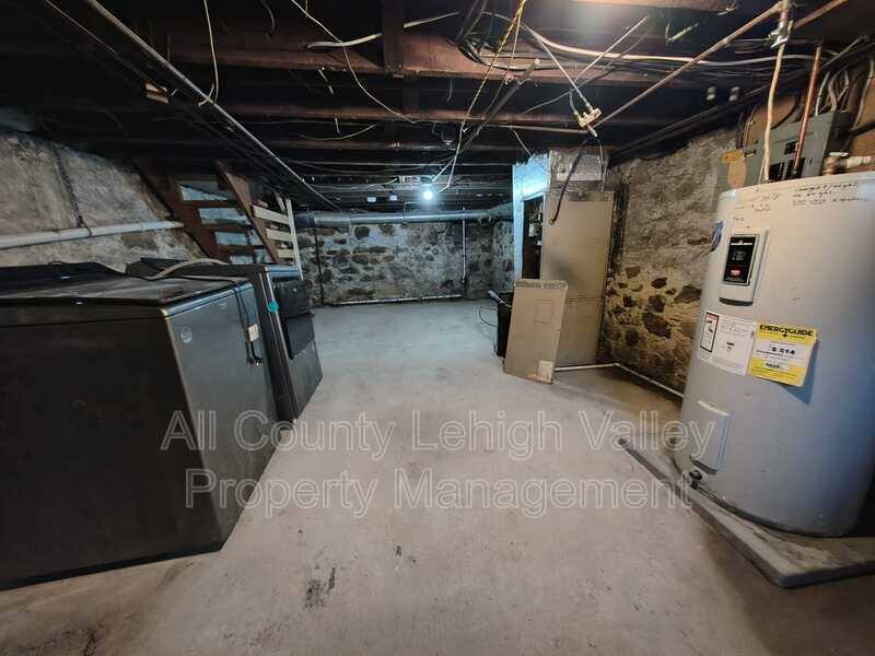 House for rent at 546 Thomas St, Bethlehem, PA 18015