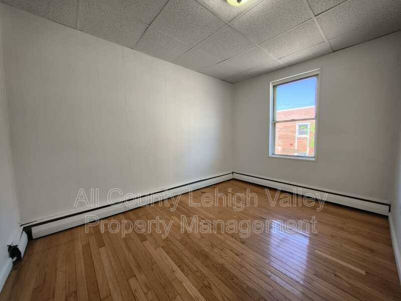 House for rent at 546 Thomas St, Bethlehem, PA 18015