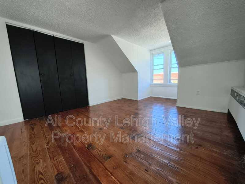 House for rent at 546 Thomas St, Bethlehem, PA 18015