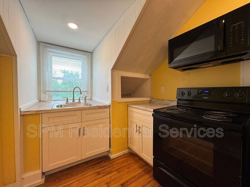 Apartment for rent at 304 N 11th St #A, Wilmington, NC 28401