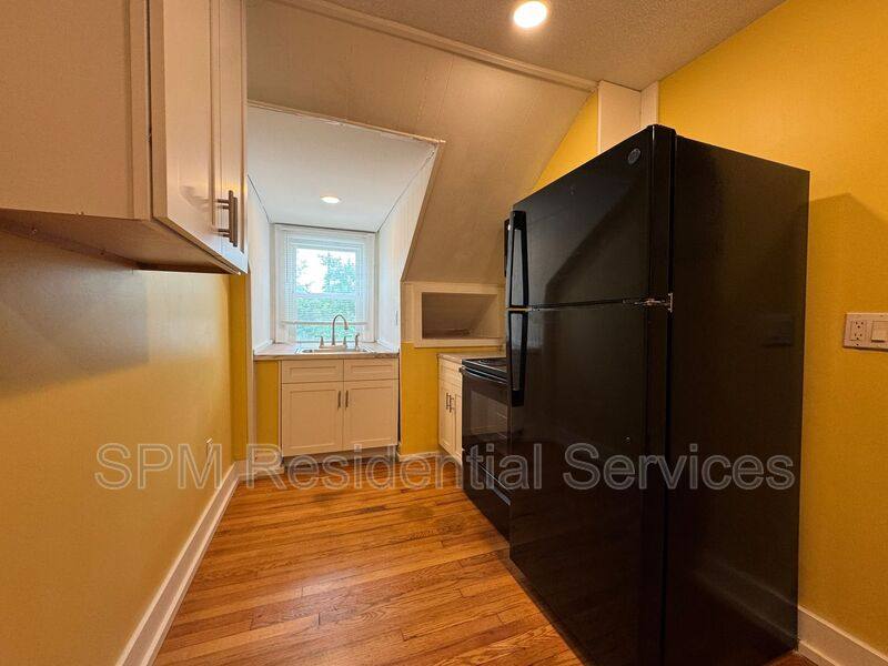 Apartment for rent at 304 N 11th St #A, Wilmington, NC 28401