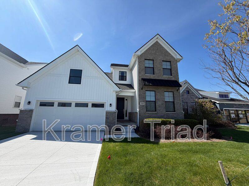 House for rent at 7889 Arimoore Dr, West Bloomfield, MI 48322