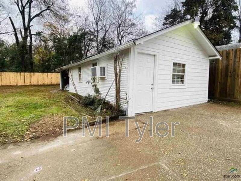 House for rent at 1115 S Robertson Ave, Tyler, TX 75701