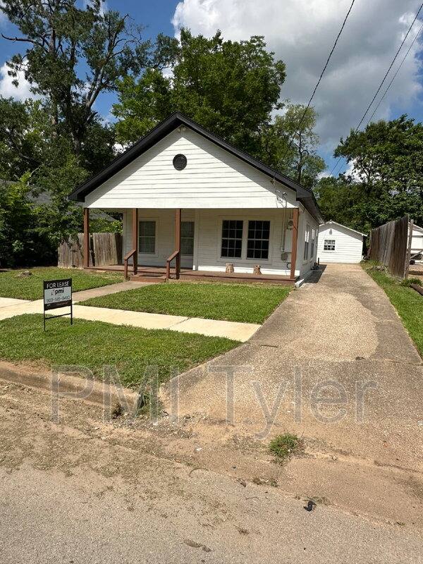 House for rent at 1115 S Robertson Ave, Tyler, TX 75701