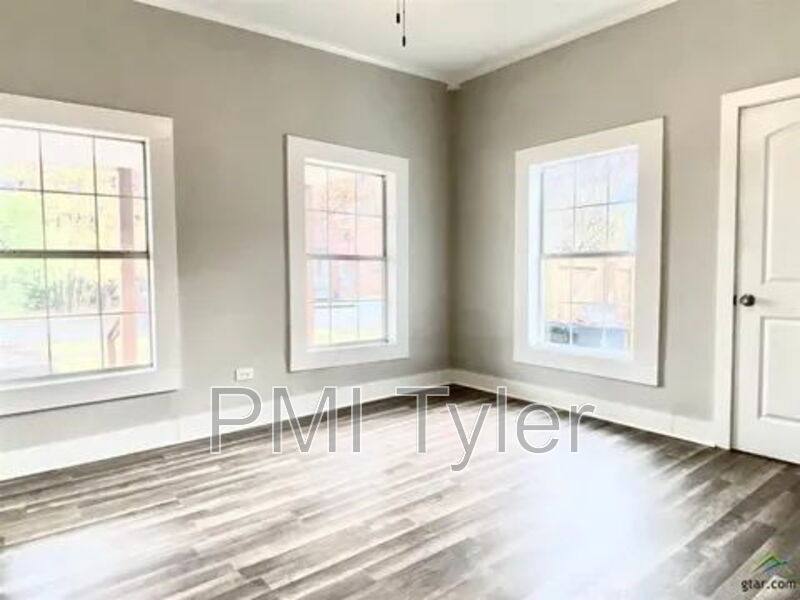 House for rent at 1115 S Robertson Ave, Tyler, TX 75701