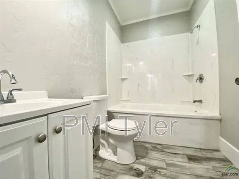 House for rent at 1115 S Robertson Ave, Tyler, TX 75701