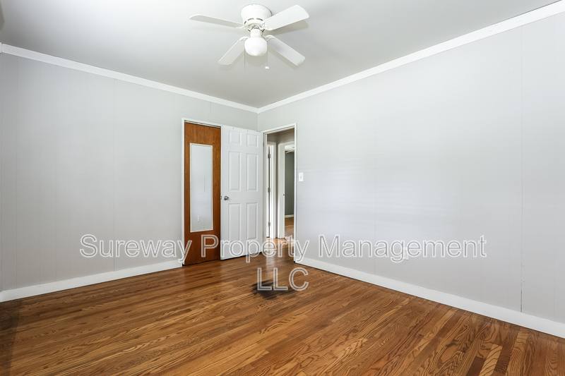 House for rent at 359 Lake Blvd, Clementon, NJ 08021